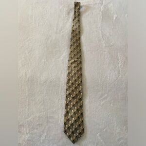 Geoffrey Beene 100% Silk Tie